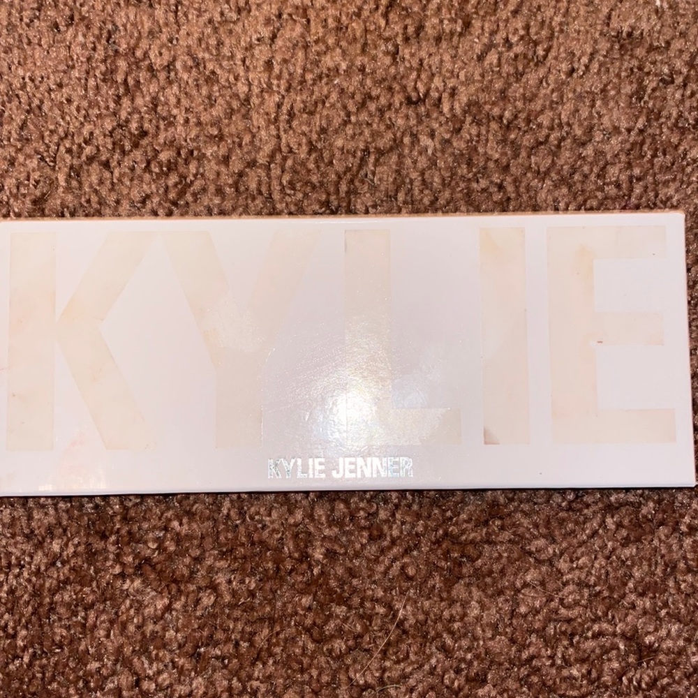 Kylie Jenner KYLIE eyeshadow palette